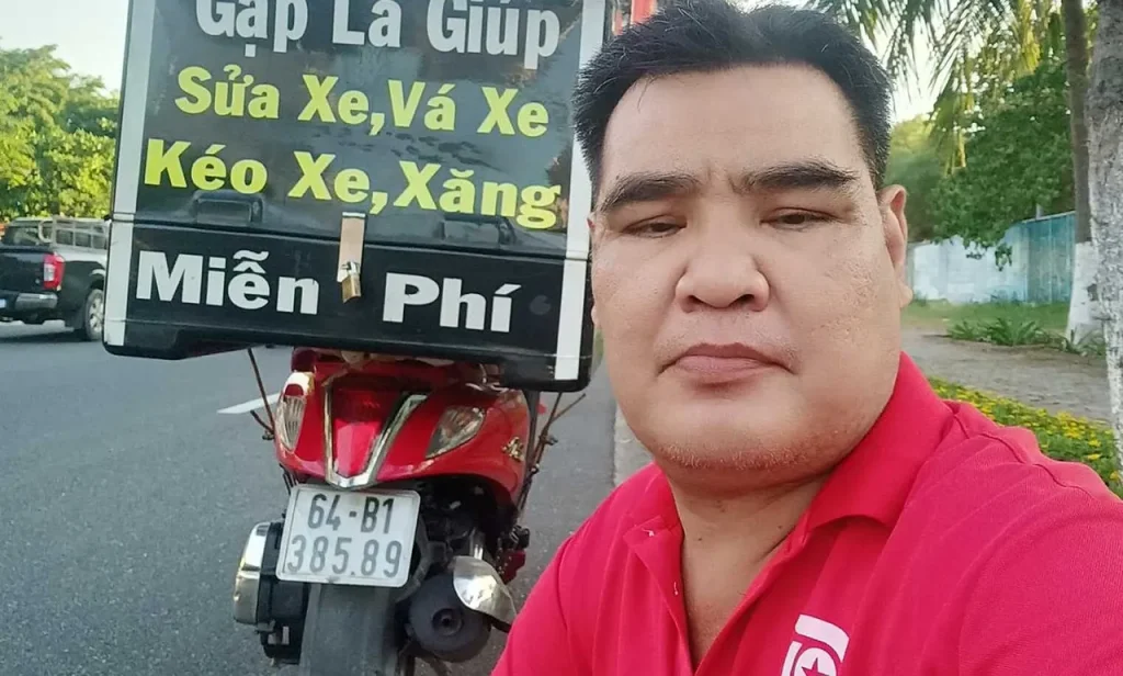 Anh Nguyễn Thành Nhân quyết định vào Đà Nẵng để giúp đỡ những người không may bị hỏng xe
